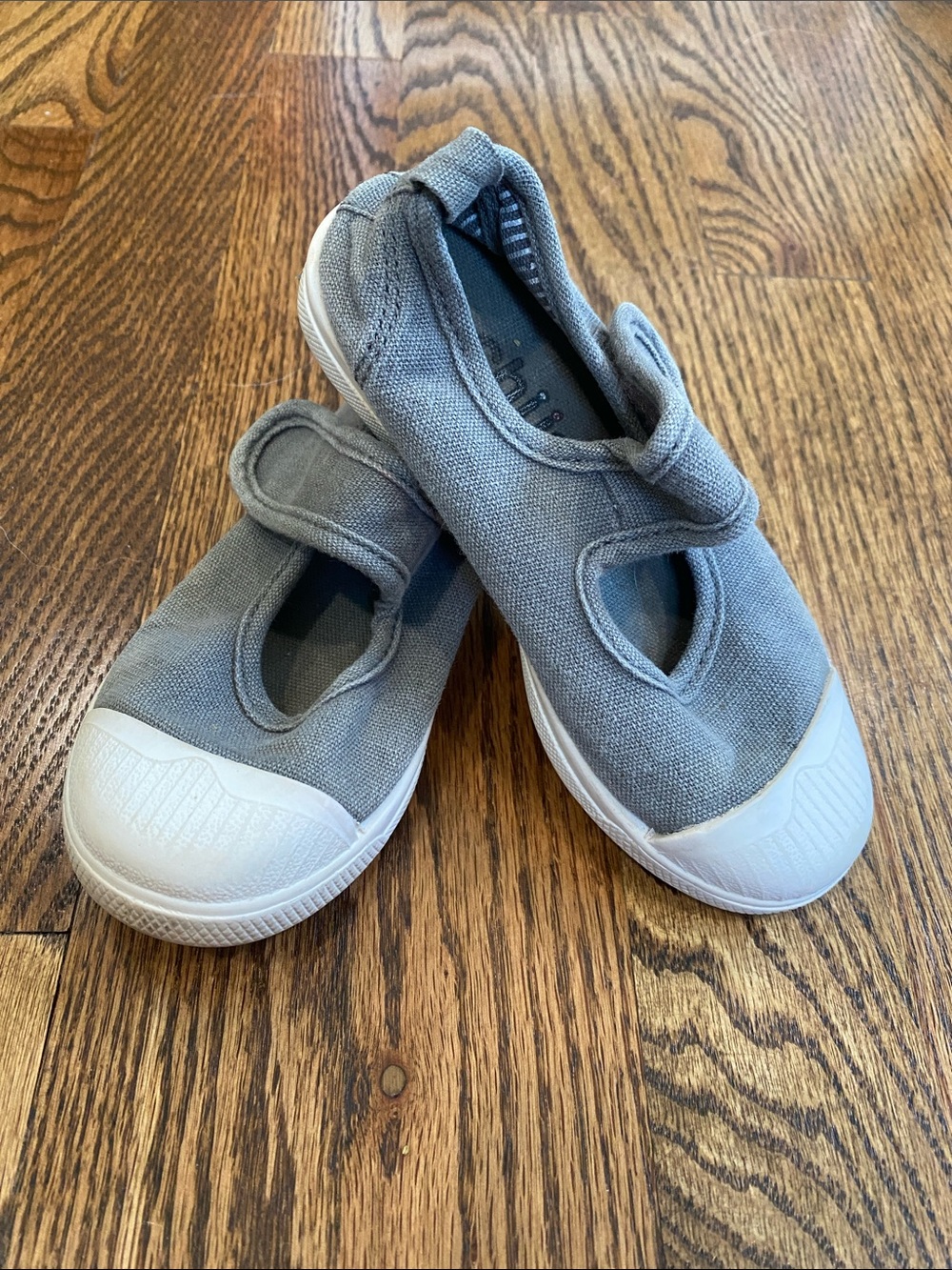 Girls’ grey Chus Mary Jane sneaker, size 27 (10). Excellent condition